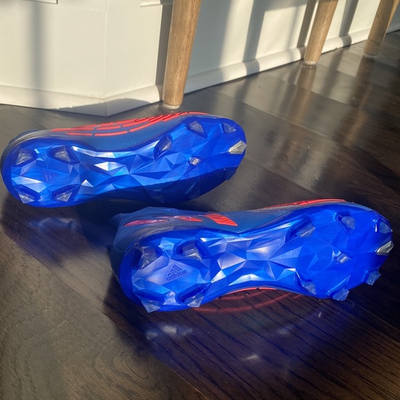 BRAND NEW, never worn. Kids Adidas Predator Edge firm ground soccer cleats. - Picture 3 of 5
